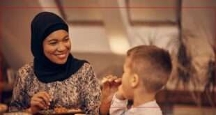 يُعزز سحور الأطفال طاقاتهم ويُطيل صمودهم في رمضان